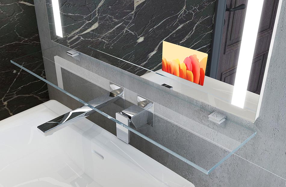 Ein gläsernes Fach ist ein ausgezeichnetes zeitloses Gadget, das zusammen mit dem Spiegel auf ideale Weise einen Platz für Badezimmeraccessoires bildet.
