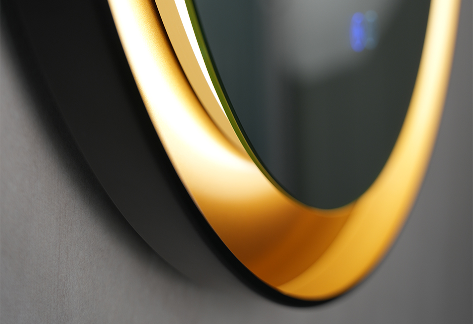 Spiegel mit schwarzem Metallrahmen