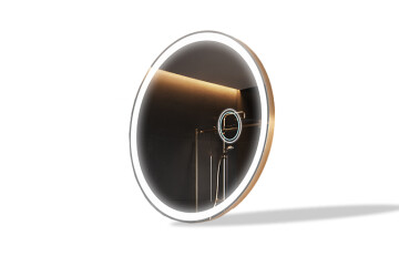 Spiegel in einem dekorativen Rahmen