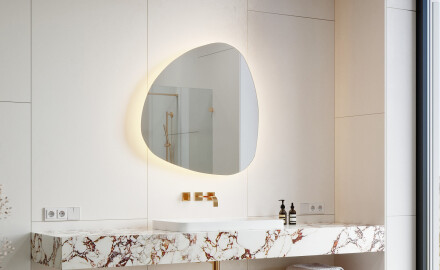 Unregelmäßiger asymmetrischer Spiegel mit LED Beleuchtung J221