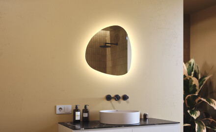 Unregelmäßiger asymmetrischer Spiegel mit LED Beleuchtung 54x54cm mit kaltem LED-Licht 7000K, warmem Licht 3000K oder neutralem Licht 4500K